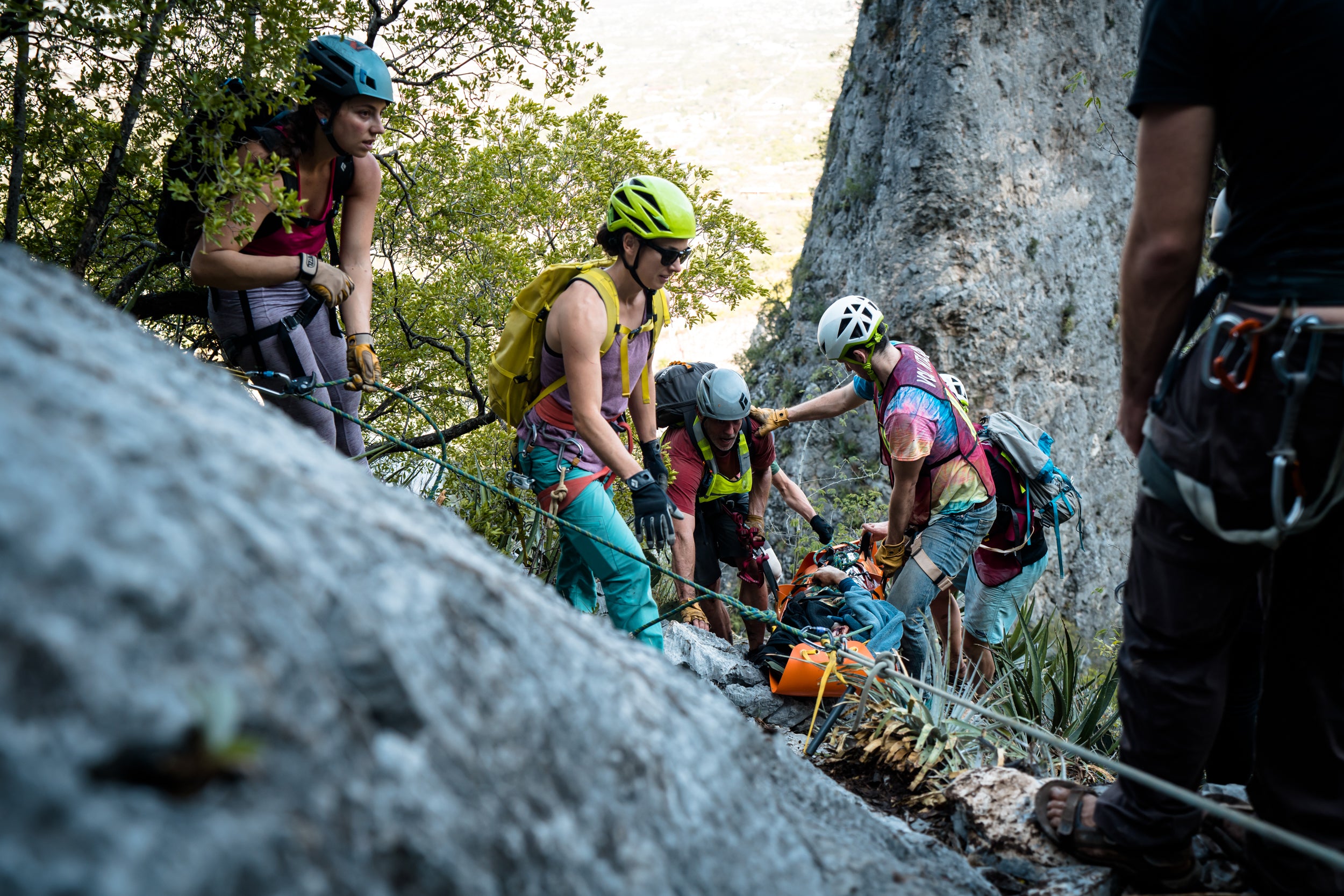 Climber Cut The Rope To Save Them - Climbing